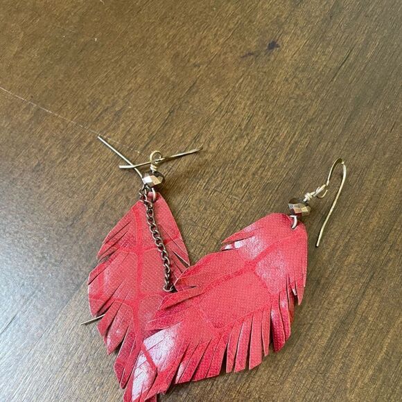 Red leather feather earrings  - Picture 4 of 5